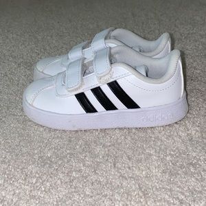 🛑SOLD🛑 Size 7k Adidas sneakers